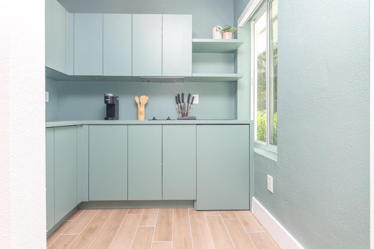 Newly Renovated Stylish In El Portal #2 Appartement *