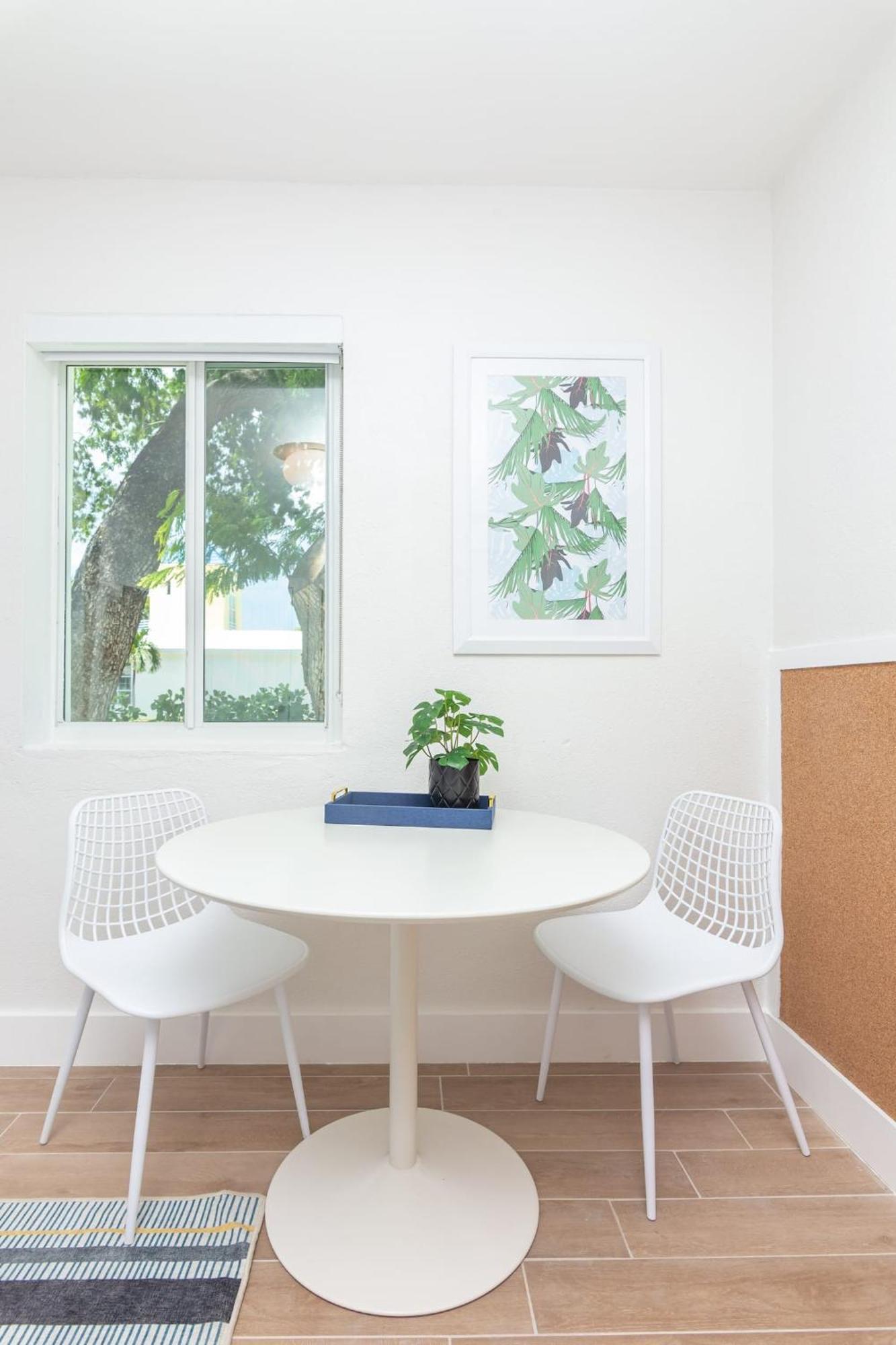 Newly Renovated Stylish In El Portal #2 Appartement *